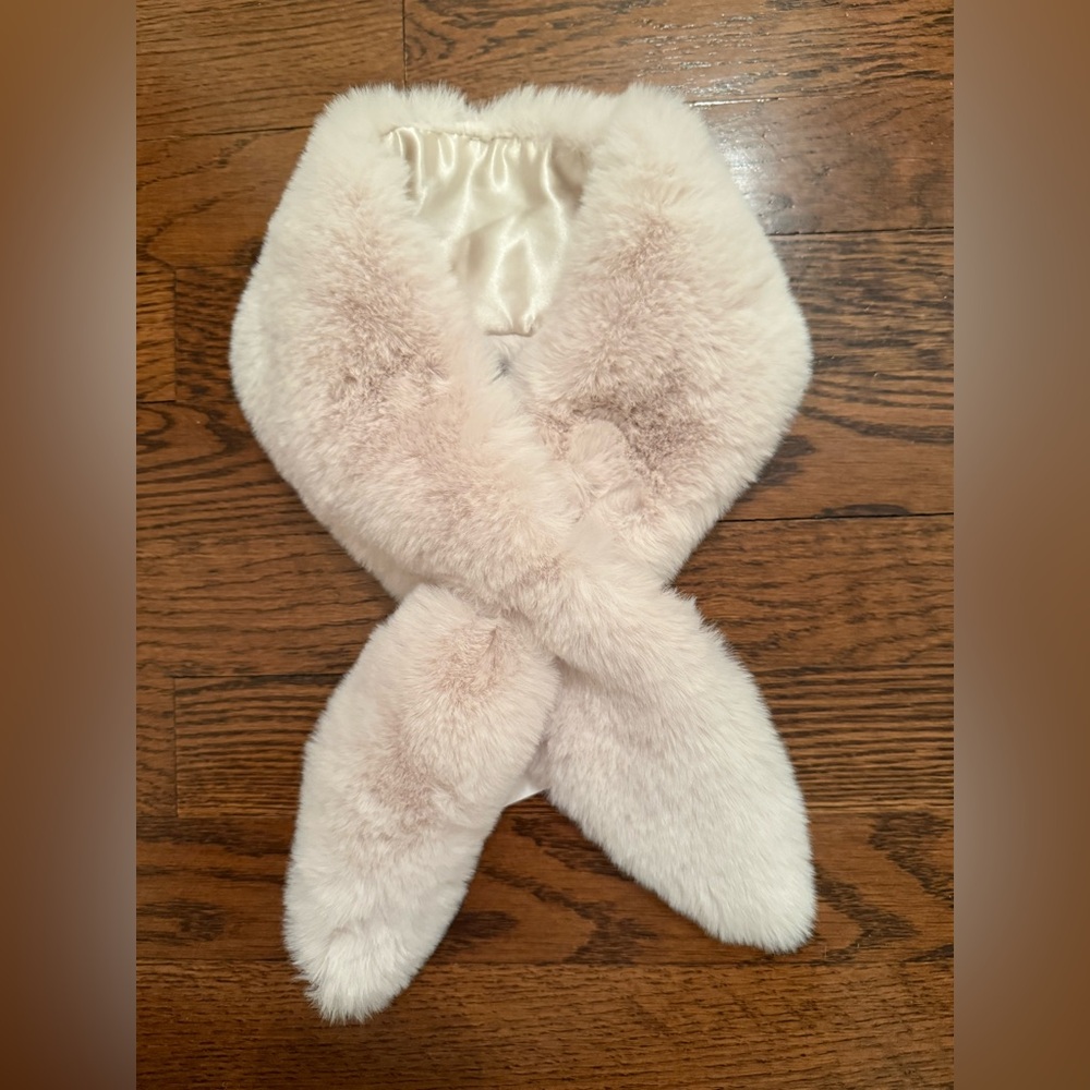 NWT H&M Cream Mini Scarf